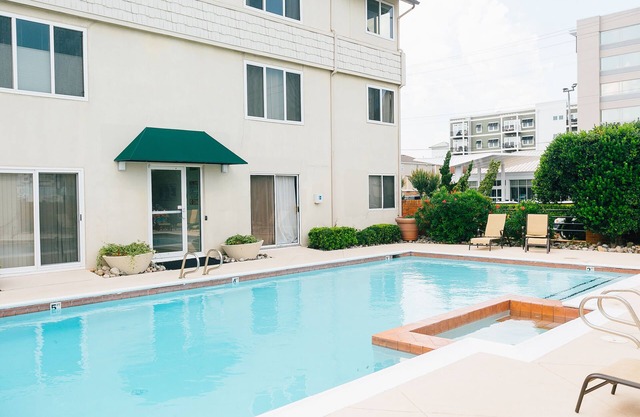 Beautiful Luxury Condo, Best Location at VA Beach Oceanfront, POOL, 2 PARKING