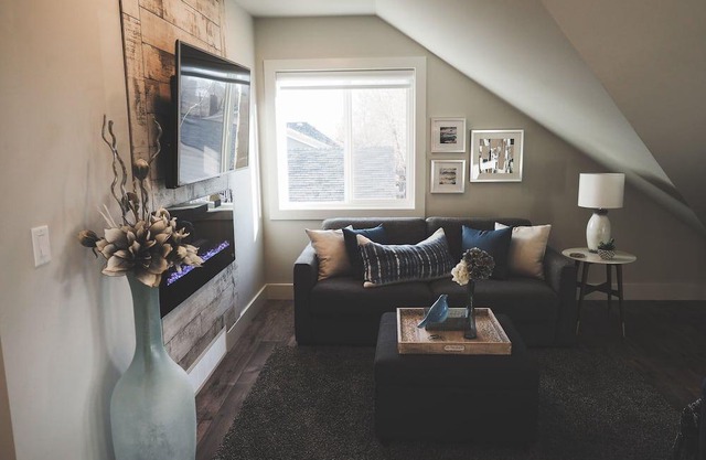 Beautiful Modern 1 Bedroom in Prime Location