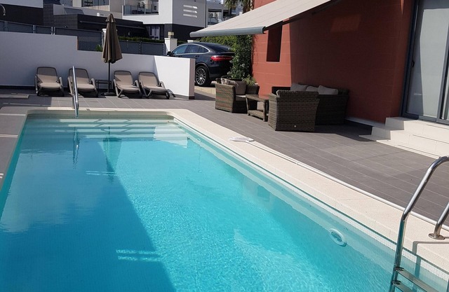 BEAUTIFUL MODERN VILLA PRIVATE POOL CLOSE TO THE BEACH, GOLF, SHOPS