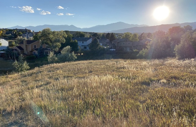 Beautiful Mountain Views Nearn Hiking & Biking Trails + Foosball Table
