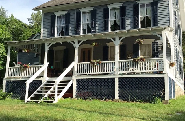BEAUTIFUL MOUNTAIN GETAWAY IN HULETTS LANDING, LAKE GEORGE NY