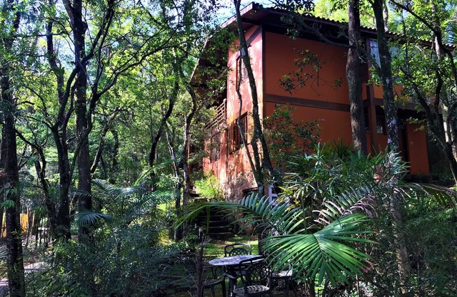 Beautiful mountain home in the gated community near the capital of SP.