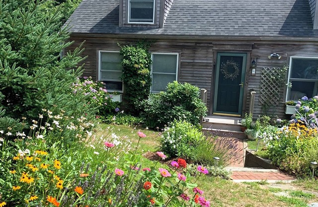 Beautiful Nantucket summer escape, 3 bed house, quiet office, central location