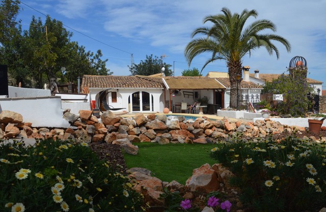 Beautiful nature villa for rent in Jalon. Near the beach of Calpe ...