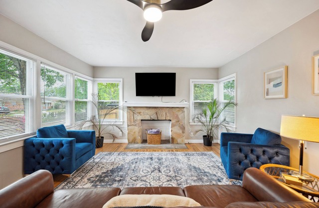 Beautiful Neighborhood + 2 Bed/1 Bath + Pet/Family Friendly + Sleeps up to 6