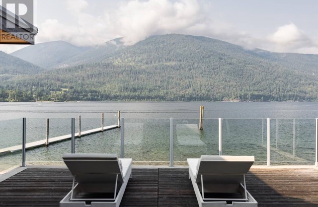 Beautiful Nelson Beach and Lakefront Home! Swim/Ski/Boat!