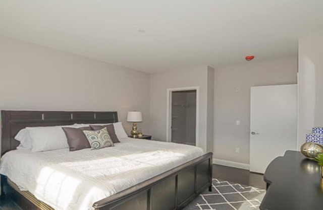 Beautiful New Apartment near Moody St/Commuter Rail Into Boston