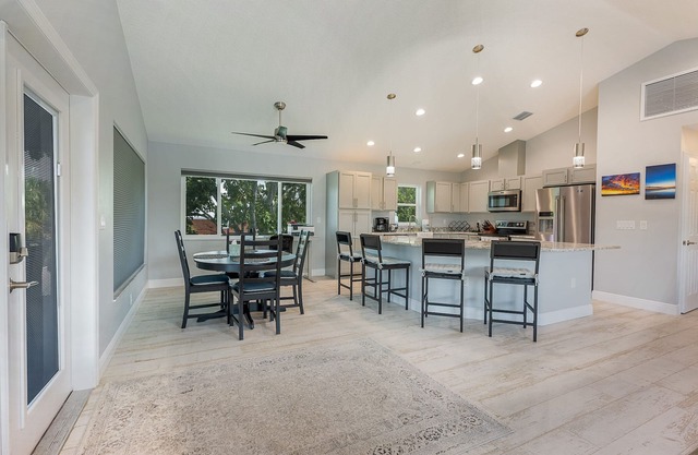 Beautiful New Home on Weeki Wachee River with boat dock