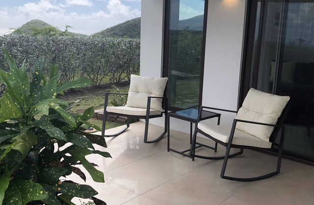 Beautiful Oasis w/Breathtaking Ocean Views. Close to Beach. WiFi