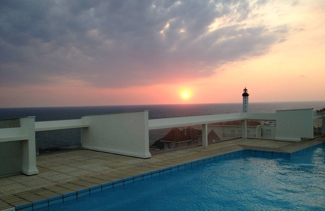 Beautiful ocean views and direct golf, rooftop pool, stunning views of Biarritz