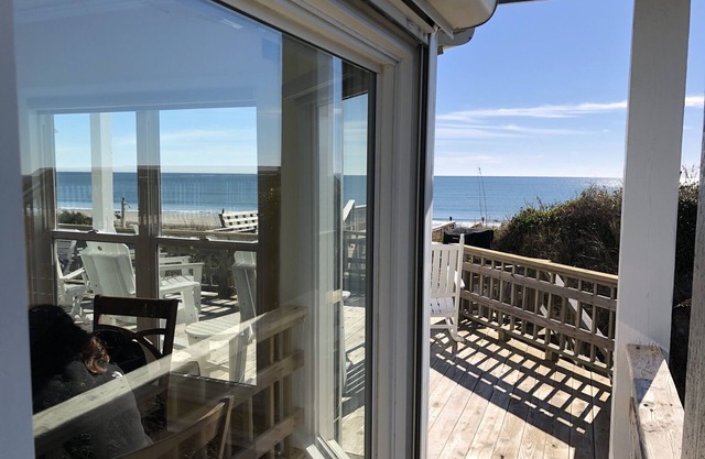 BEAUTIFUL OCEANFRONT with gorgeous views! 2 king beds, 3 queen beds and 4 twins.