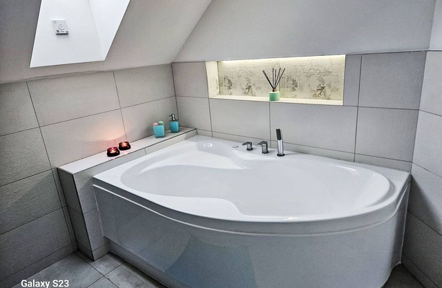 Beautiful private villa for 4 guests with WIFI, TV, patio, pets allowed and parking