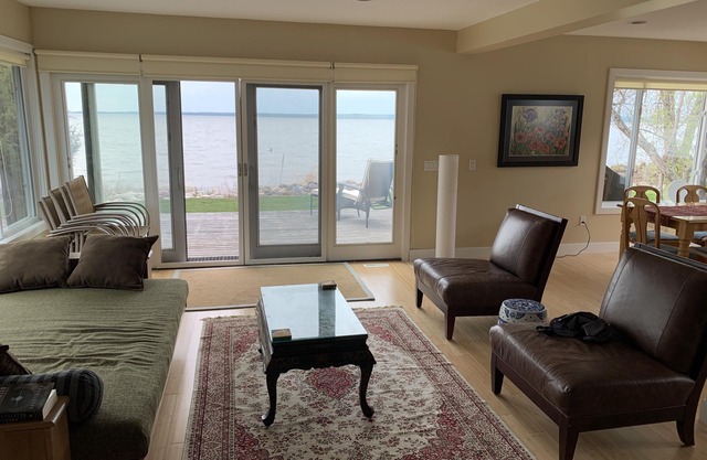 Beautiful Pigeon Lake Front Property for Rent
