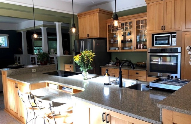 Beautiful pool/hot tub home between Disney & Busch Gardens!