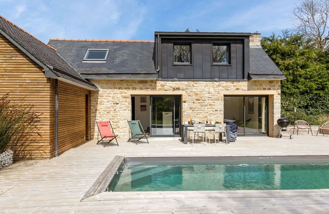 Beautiful private villa for 6 guests with WIFI, private pool, TV, terrace and pets allowed
