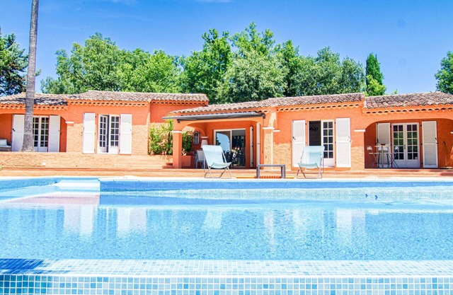 Beautiful private villa for 8 people with A/C, WIFI, private pool, TV and terrace