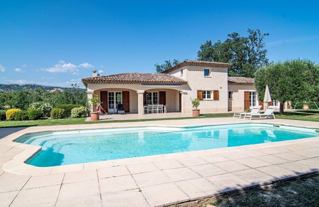 Beautiful private villa for 8 guests with private pool, WIFI, TV, terrace and pets allowed