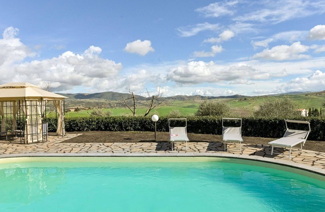 Beautiful private villa with WIFI, private pool, TV, patio, pets allowed and panoramic view