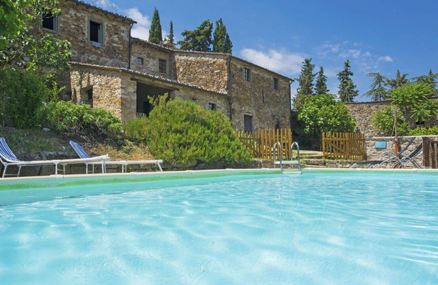 Beautiful private villa for 14 people with private pool, WIFI, TV, terrace and pets allowed