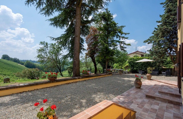 Beautiful private villa for 6 guests with WIFI, TV, patio and parking