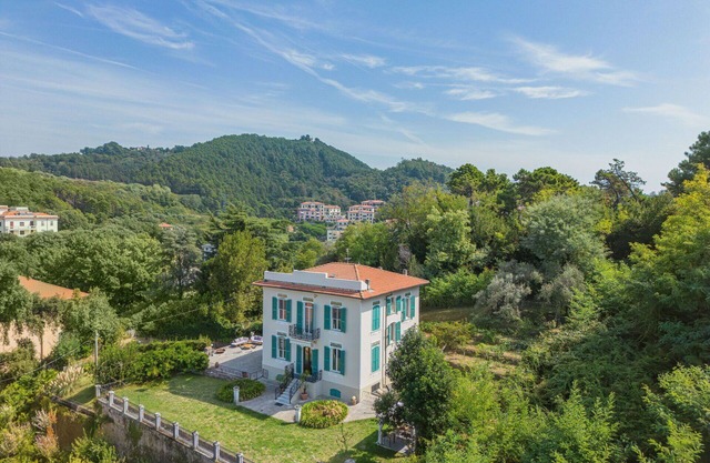 Beautiful private villa for 7 people with WIFI, TV, patio and pets allowed