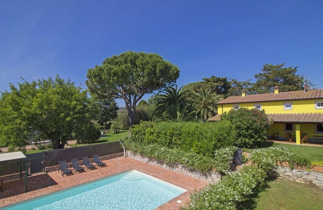 Beautiful private villa for 10 people with WIFI, A/C, private pool, TV, patio and pets allowed