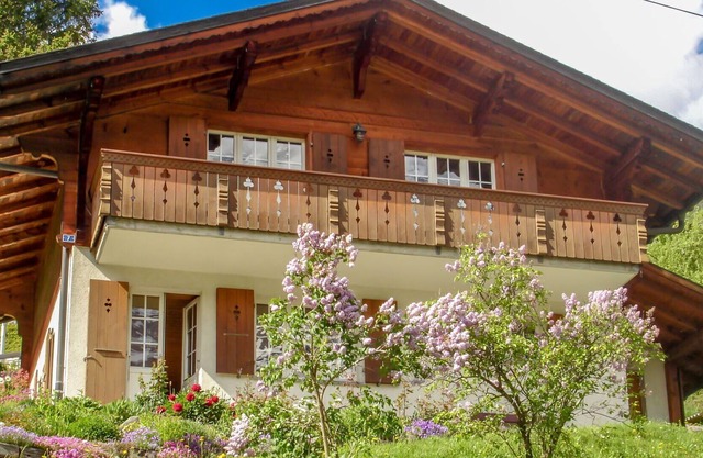 Beautiful private villa for 6 guests with WIFI, TV, patio and parking