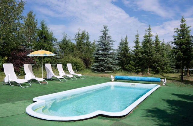 Beautiful private villa for 8 guests with private pool, WIFI, TV, terrace, pets allowed and park.