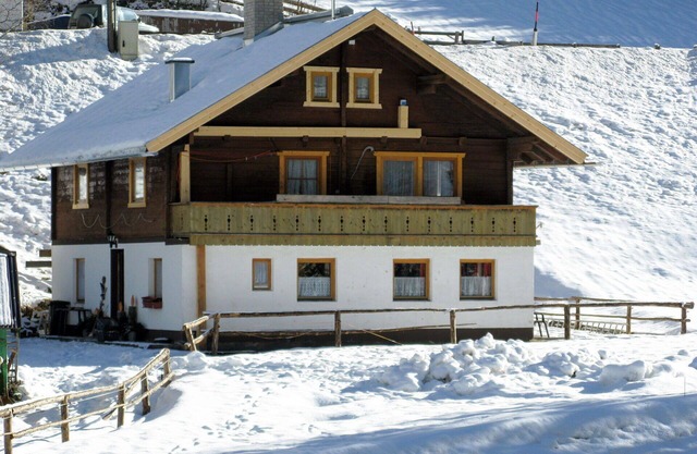 Beautiful private villa for 15 guests with TV, terrace, pets allowed, panoramic view and parking
