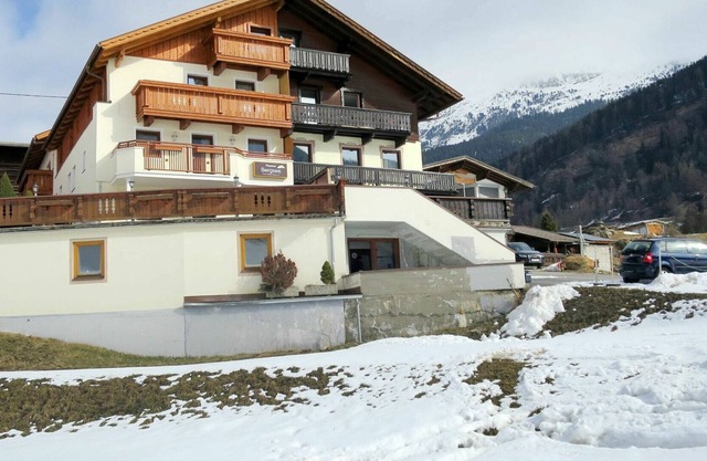 Beautiful private villa for 16 people with WIFI, TV, terrace, pets allowed and parking