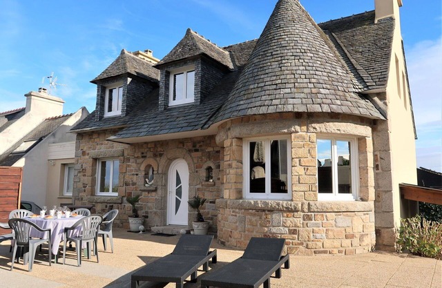 Beautiful private villa for 5 guests with WIFI, TV, terrace and parking