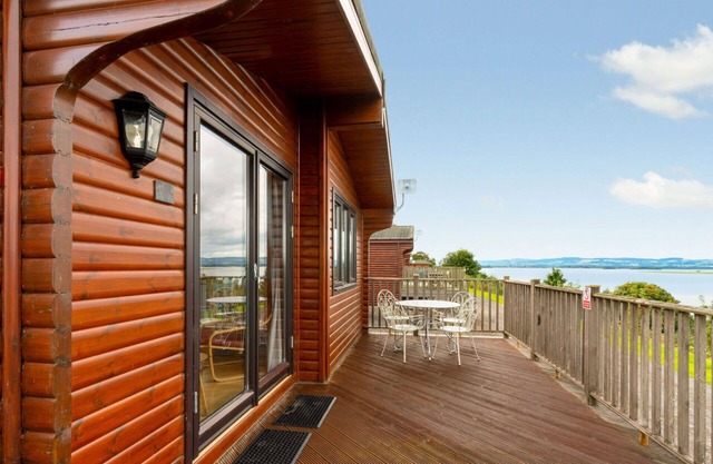 Beautiful private villa for 6 people with WIFI, TV, balcony and pets allowed