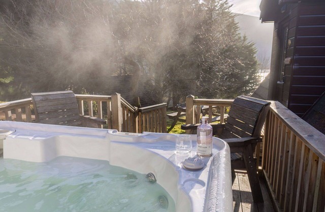 Beautiful private villa for 4 guests with hot tub, WIFI, TV, balcony, panoramic view and parking