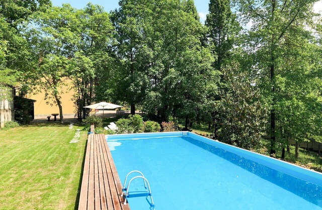 Beautiful private villa for 12 people with private pool, WIFI, TV, terrace, pets allowed and par.