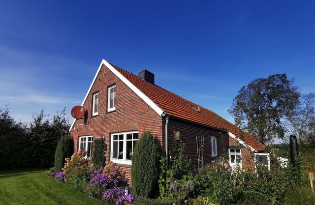 Beautiful private villa for 4 guests with TV, terrace and parking