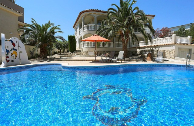 Beautiful private villa for 6 guests with A/C, private pool, WIFI, TV, patio and panoramic view