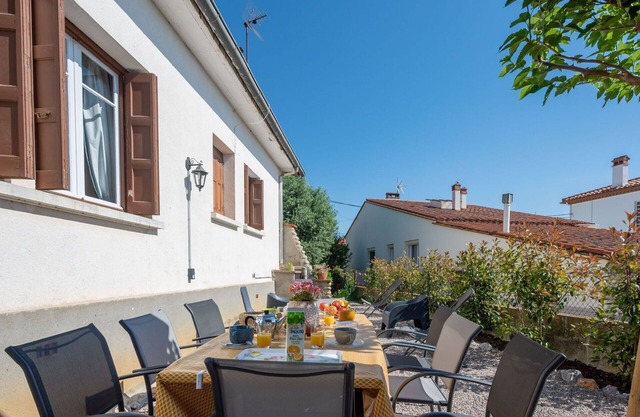 Beautiful private villa for 7 people with TV, terrace and parking