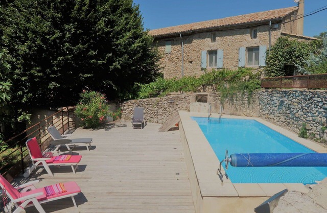 Beautiful private villa for 2 people with WIFI, pool, TV and pets allowed