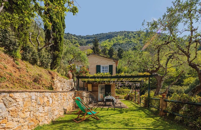 Beautiful private villa for 4 people with WIFI, TV, terrace, pets allowed and panoramic view