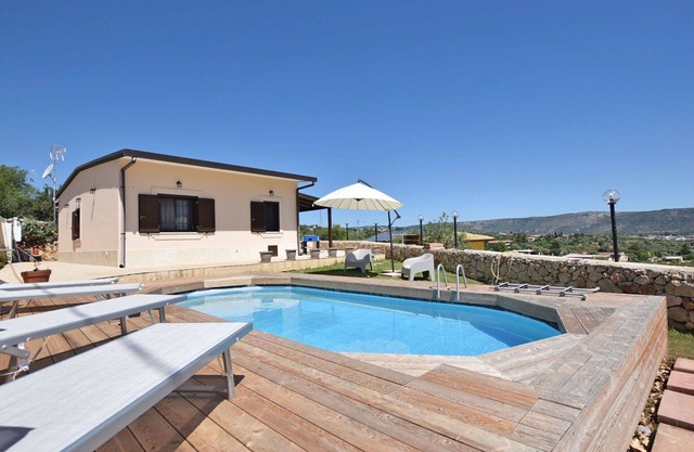 Beautiful private villa with WIFI, A/C, private pool, TV, terrace, panoramic view and parking