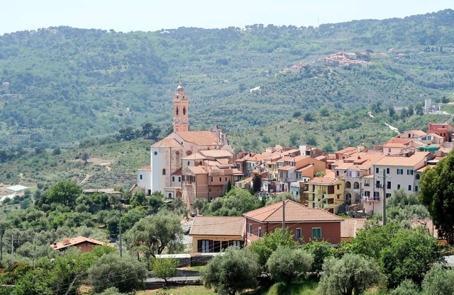 Beautiful private villa with WIFI, TV, terrace, pets allowed, panoramic view and parking