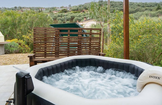 Beautiful private villa with pool, WIFI, A/C, TV, terrace, pets allowed, panoramic view and park...