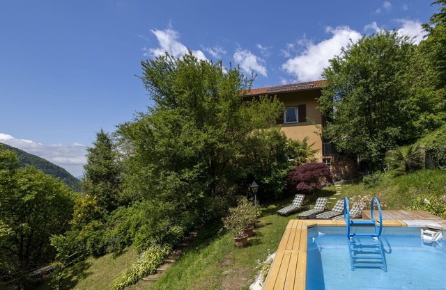 Beautiful private villa for 16 people with WIFI, private pool, TV, patio, pets allowed and parking