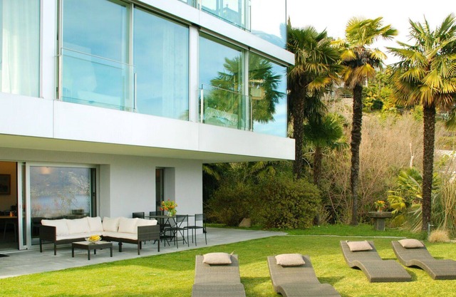 Beautiful private villa for 4 people with WIFI, TV, patio, pets allowed, panoramic view and park...
