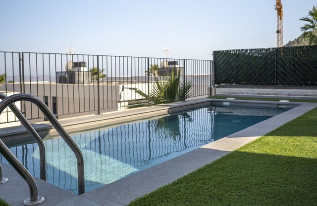 Beautiful private villa for 6 guests with A/C, private pool, WIFI, TV and patio