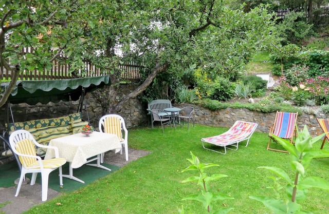 Beautiful private villa for 15 people with WIFI, TV, patio and parking