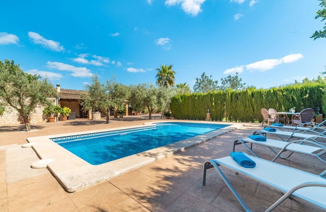 Beautiful private villa for 4 people with WIFI, private pool, A/C, TV, patio and pets allowed