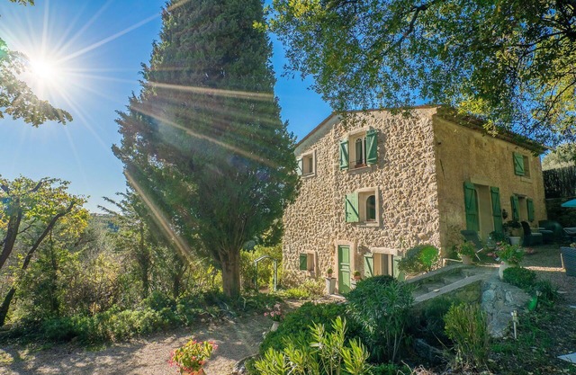 Beautiful private villa for 6 people with WIFI, private pool, TV, patio and pets allowed
