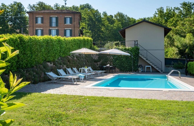 Beautiful private villa for 8 people with WIFI, private pool, A/C, TV, terrace and parking