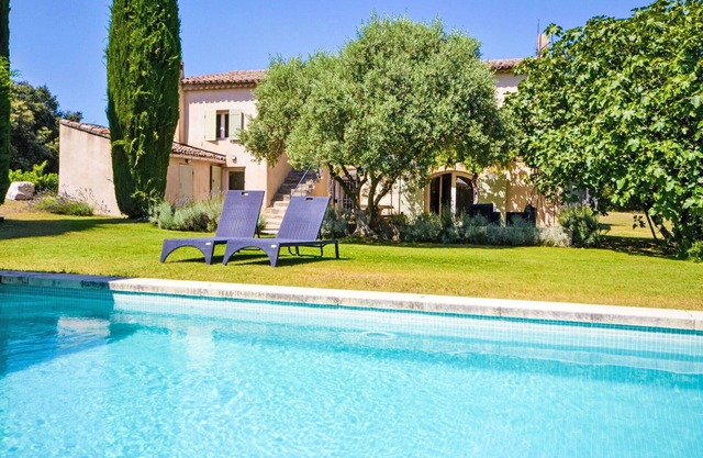 Beautiful private villa for 9 people with WIFI, private pool, TV and terrace